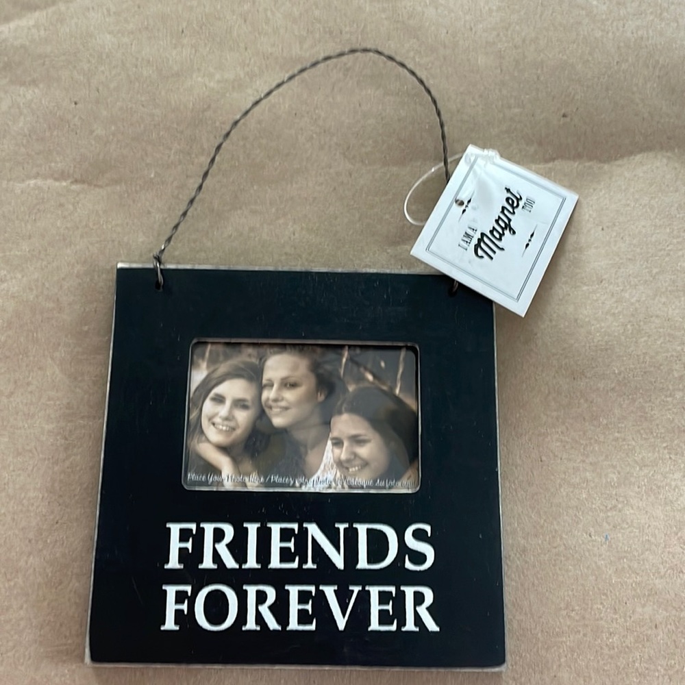 Kohl’s Friends Forever Magnet Picture Frame